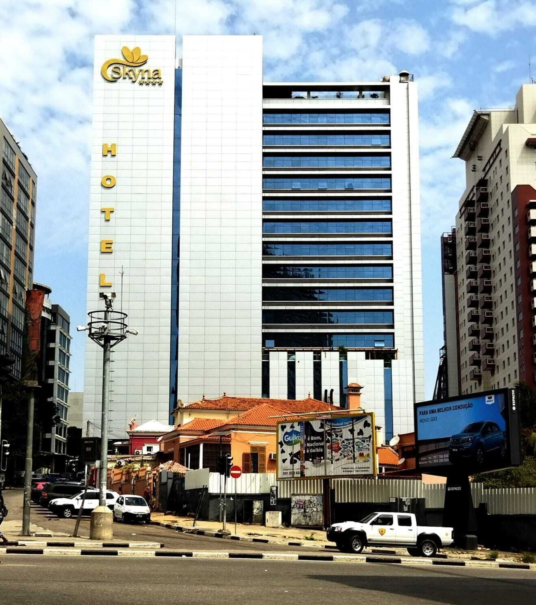 Skyna Hotel Luanda — fachada do hotel